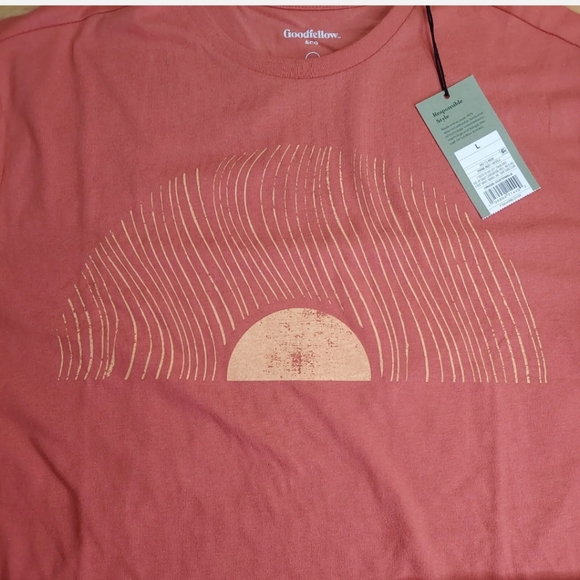 Goodfellow Divine Red Sunset Lion King Crewneck Tee Top Shirt summer Men Lg NWT - Picture 3 of 3